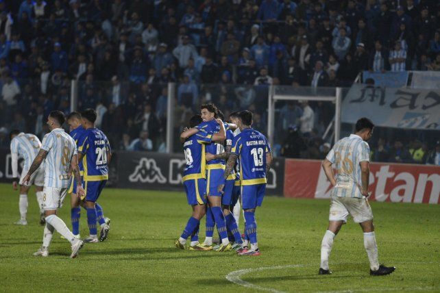 Central ganó en Tucumán y se mantiene en los primeros puestos de la anual, por el título y las copas internacionales.