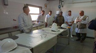 Los establecimientos habilitados corresponden a cuatro fábricas de chacinados, tres mataderos frigoríficos y diez cámaras frigoríficas.
