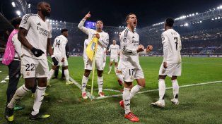 El festejo de los jugadores del Real Madrid en Bérgamo.