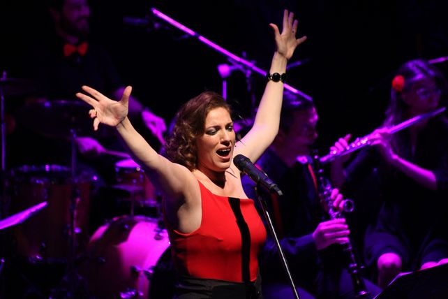 A pura voz. Ligia Piro destacó la labor de la directora y autora Paula Ransemberg y de la orquesta A Saidera en la obra “Mucho corazón”.