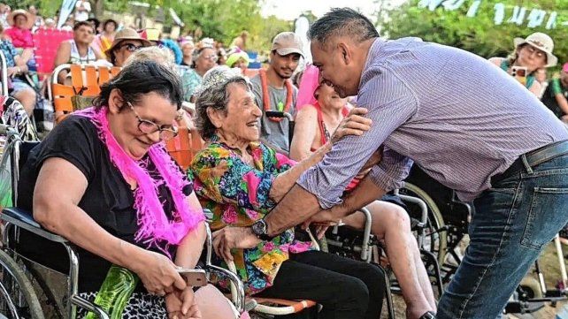 Gualeguaychú: Lilia cumplió 103 años y lo festejó con la Colonia Municipal.