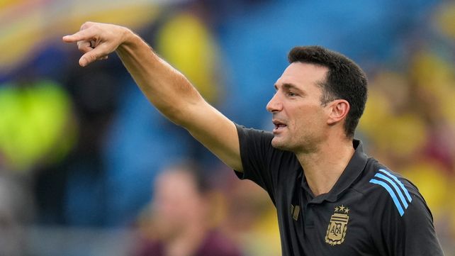 El DT de Argentina, Lionel Scaloni, debe recomponer al equipo de cara al partido del martes ante Perú.
