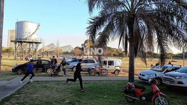 Caos y descontrol vehicular. Es lo que reclaman desde la Asociación Parque Federal.
