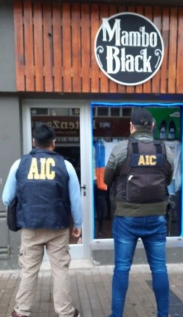 La tienda de indumentaria que Novelino tiene a cuatro cuadras de la Fiscalía Federal de Venado Tuerto.