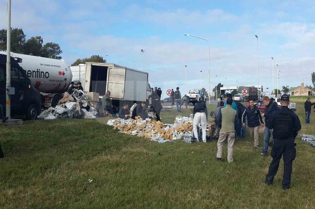 Secuestraron más de dos toneladas de marihuana a la altura de la Autopista Santa Fe - Rosario