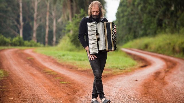 el Chango Spasiuk brindará un concierto en el Monumento a la Bandera
