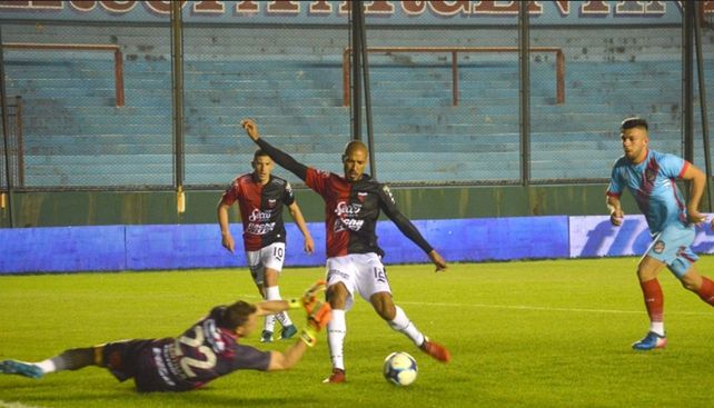 Con el pie izquierdo