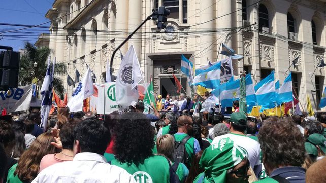 En Santa Fe también hubo movilizaciones y un acto en contra de la reforma previsional