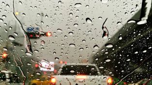 Lo que no se debe hacer con el vehículo los días de lluvia