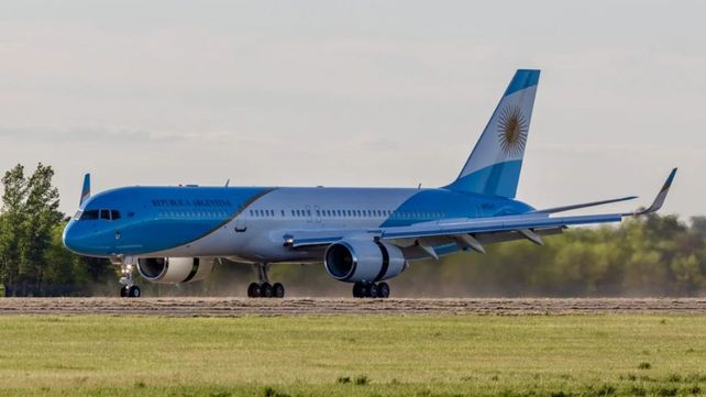 El presidente Javier Milei arribó este viernes a Roma junto a la comitiva argentina.