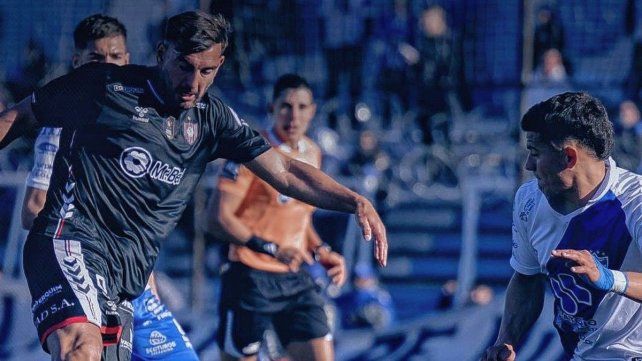Chacarita perdió y sigue comprometido.