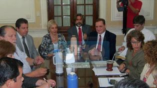 Convocan de urgencia a los gremios docentes a una reuni&oacute;n paritaria