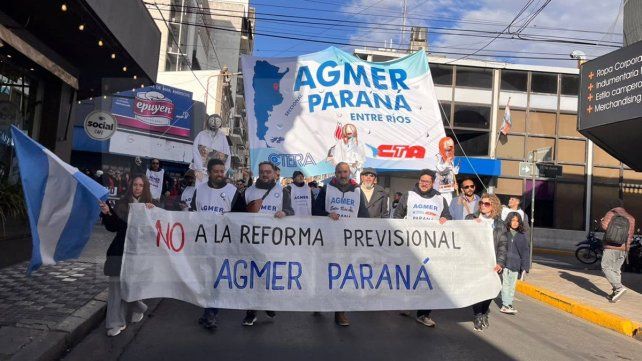 Este miércoles la Multisectorial marchó desde la Caja de Jubilaciones hasta Casa de Gobierno en rechazo de la Reforma Previsonal