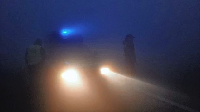 Por humo y niebla