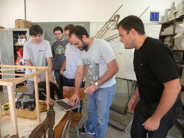 Alumnos de Diseño Industrial desarrollaron una impresora 3D