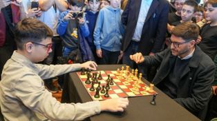 Faustino Oro pasó por Rosario y hasta hizo una partida con el gobernador Pullaro