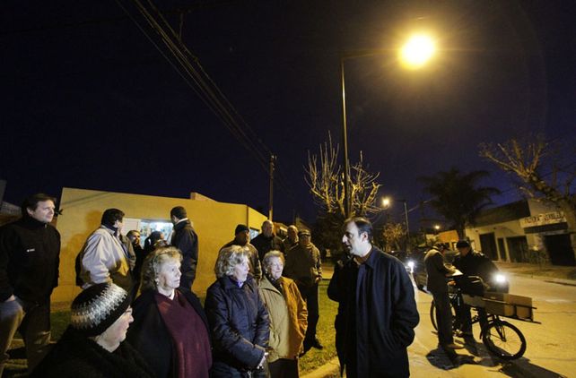 El Municipio continúa las tareas de recambio de columnas de iluminación