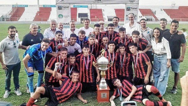 Patronato gritó campeón en la primera edición de la Copa Túnel Subfluvial.