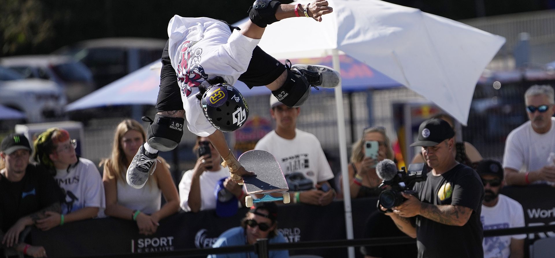 El brasileño Augusto Akio compite durante los cuartos de final masculinos del Campeonato Mundial de Skateboarding Park 2023, un evento clasificatorio para los Juegos Olímpicos de París, en el Skatepark de Ostia, a unos 30 kilómetros al oeste de Roma, Italia, el viernes 6 de octubre de 2023. (Foto AP/Alessandra Tarantino) El brasileño Augusto Akio compite durante los cuartos de final masculinos del Campeonato Mundial de Skateboarding Park 2023, un evento clasificatorio para los Juegos Olímpicos de París, en el Skatepark de Ostia, a unos 30 kilómetros al oeste de Roma, Italia, el viernes 6 de octubre de 2023. (Foto AP/Alessandra Tarantino)