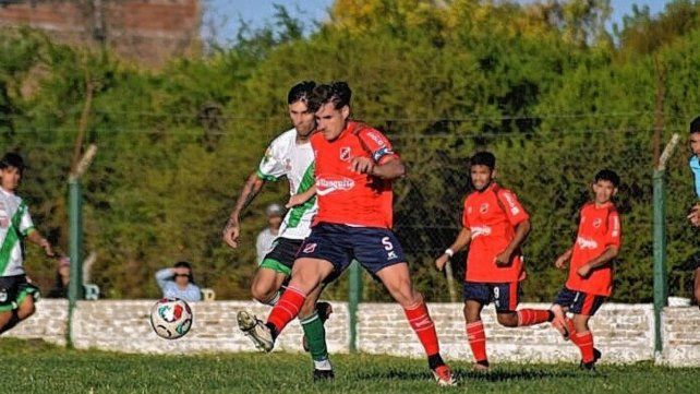 Atlético Arsenal se recuperó de la caída en el clásico y derrotó a Atlético Unión por 4 a 3