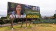 La Municipalidad intimó a la precandidata Ayelèn Acosta a retirar el cartel del Parque Urquiza. 