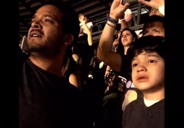 Coldplay le envió un mensaje por Twitter al nene autista que se emocionó en uno de sus recitales