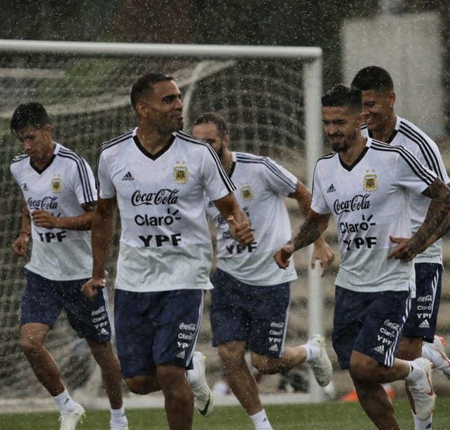 Bajo la lluvia, Argentina siguió su preparación en Barcelona