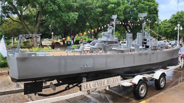 Con una réplica del ARA General Belgrano, Santa Fe homenajeó en El Faro a los caídos en Malvinas