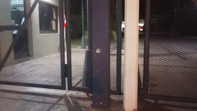 El frente de Televisión Litoral fue baleado desde un auto en movimiento. Fue el segundo ataque en 17 días.