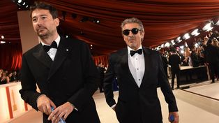 Santiago Mitre estuvo junto a Ricardo Darín en la alfombra roja de los Oscar, por la nominación de Argentina, 1985.