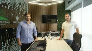 Pablo Rodríguez y Tomás Perosio en las oficinas de Go Baires Logística.