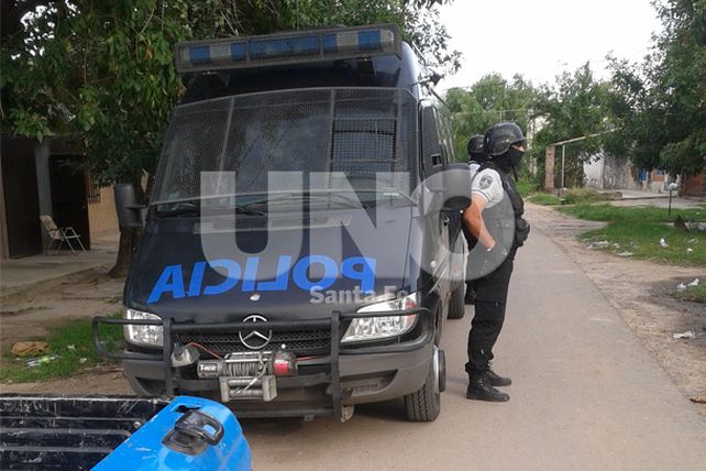 Santa Fe: hubo 5 allanamientos en tres barrios con 11 detenidos