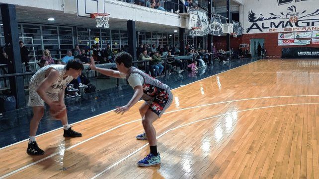 Almagro venció a CUST en la continuidad del Torneo Apertura U21 de Básquet.