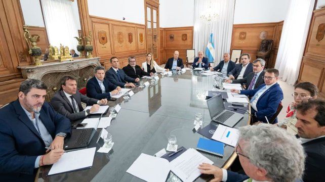 A los representantes fijos se sumaron los secretarios Carlos Guberman y Julio Cordero. También Luciano Laspina