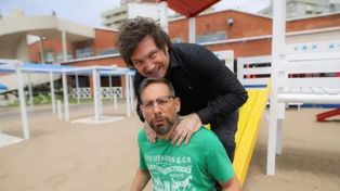 El presidente Javier Milei y su amigo, Diego Sucalesca, con quien comparte una obra de teatro.&nbsp;