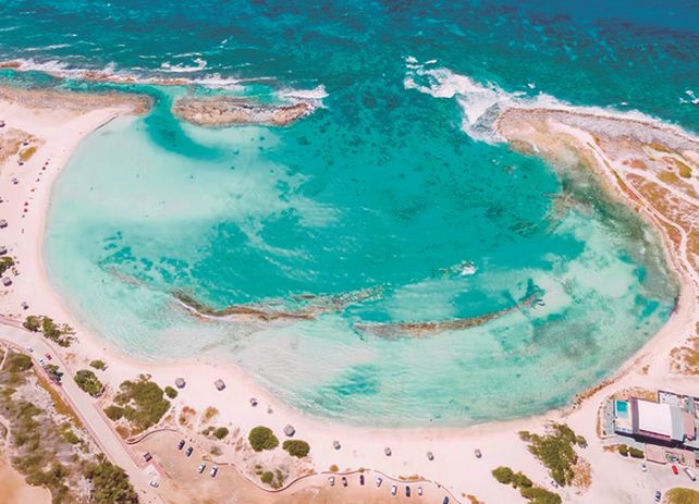 La isla se ubica fuera de la zona de huracanes y tiene baja presencia de sargazo.