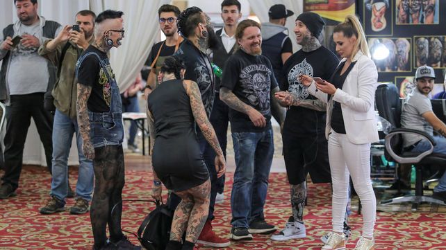 Barbas, bigotes y tatuajes en la convención internacional de Bucarest