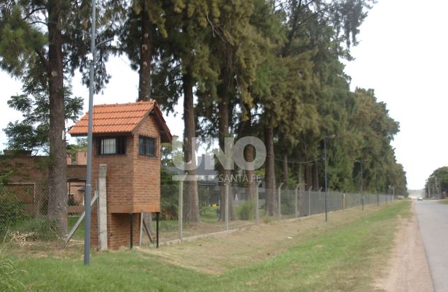 En el área de countries y barrios cerrados a la vera de la autopista