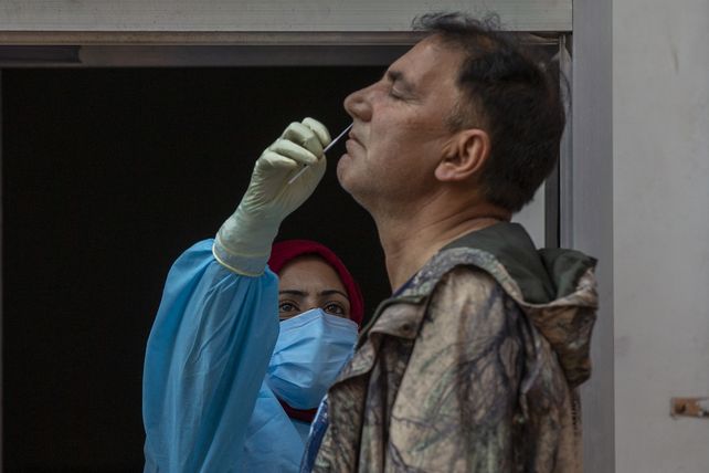 Coronavirus: reportaron 25.976 nuevos casos y 490 muertes en 24 horas en Argentina