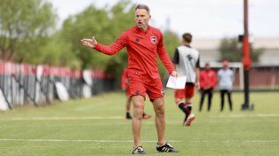 El entrenador de Newells, Lucas Bernardi.