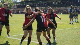 Falfán marcó el gol de Newells, con el que festejó toda la tribuna .