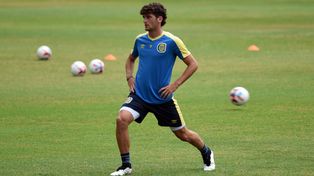 Mateo Tanlongo tiene pocos partidos en primera, pero busca su lugar.