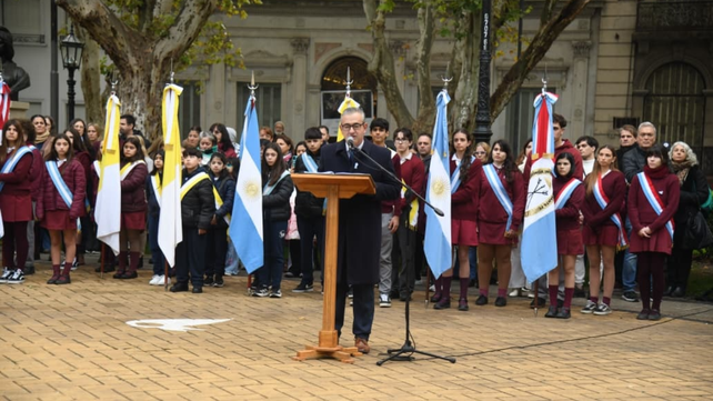El intendente Pablo Javkin durante el acto por el 216ª aniversario de la Revolución de Mayo
