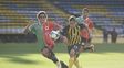 Un visitante con pasado canalla. Paulo Killer marca bien de cerca a Diego Becker.