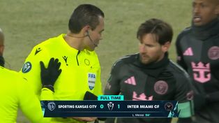 Tras la victoria de Inter Miami, el árbitro mexicano le pidió un autógrafo a Messi.