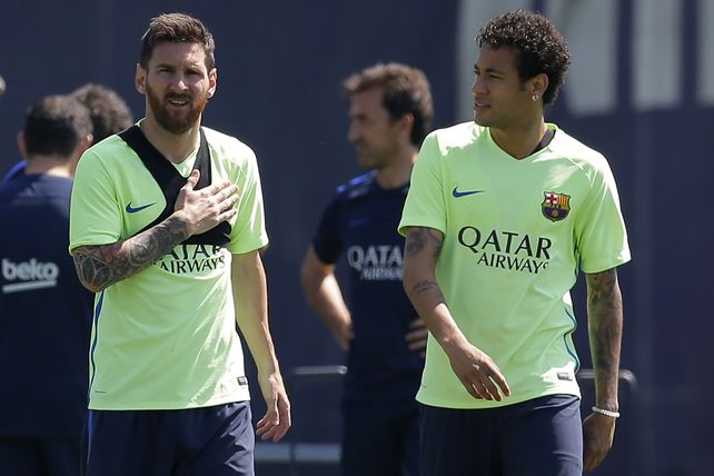 La cálida despedida que Messi le brindó a su amigo Neymar, que se va al PSG