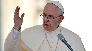 Polémica por carta del Papa con bendiciones a una autora de libros sobre parejas gays