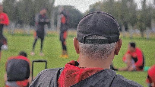 Colón podría sacrificar una pieza para sumar el enganche que pretende Delfino