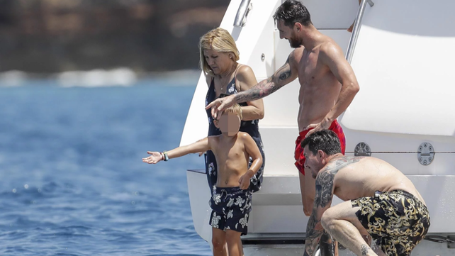 Las fotos de Antonela Roccuzzo que se lleva todas las miradas con los Messi en Ibiza