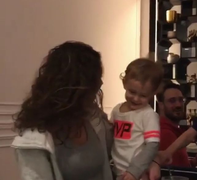 Es repugnante: El video de una modelo con un niño de 2 años que desató la controversia en Instagram